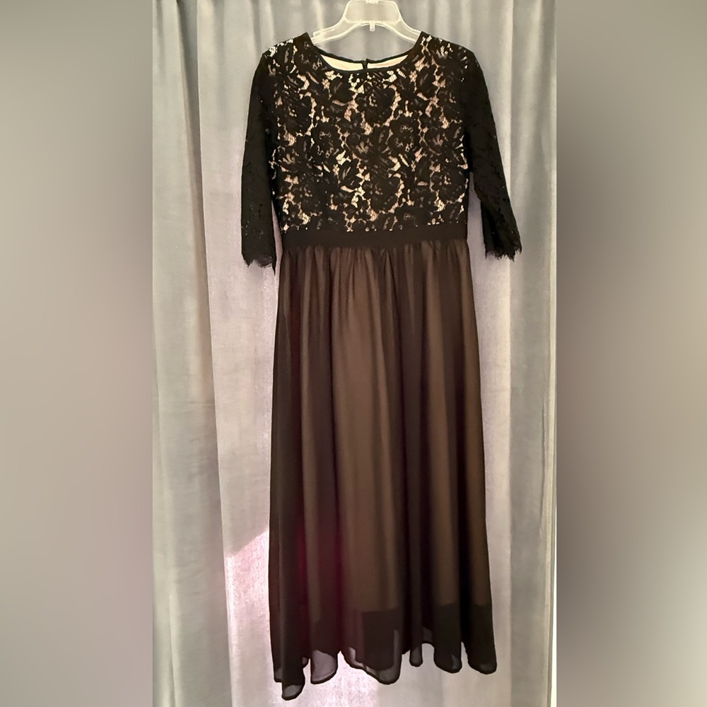 IT’S AUCTION SEASON!!!

Elegant Black Lace Evening Dress